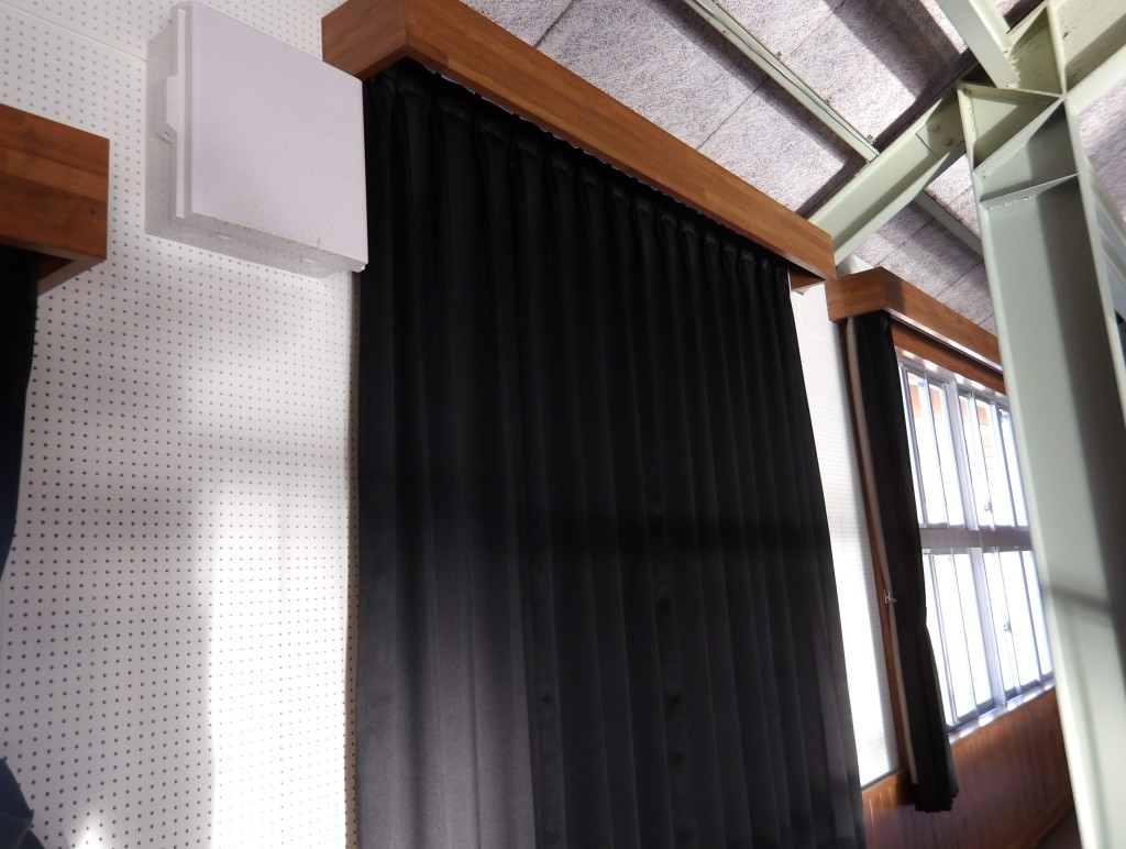 紐引きカーテン