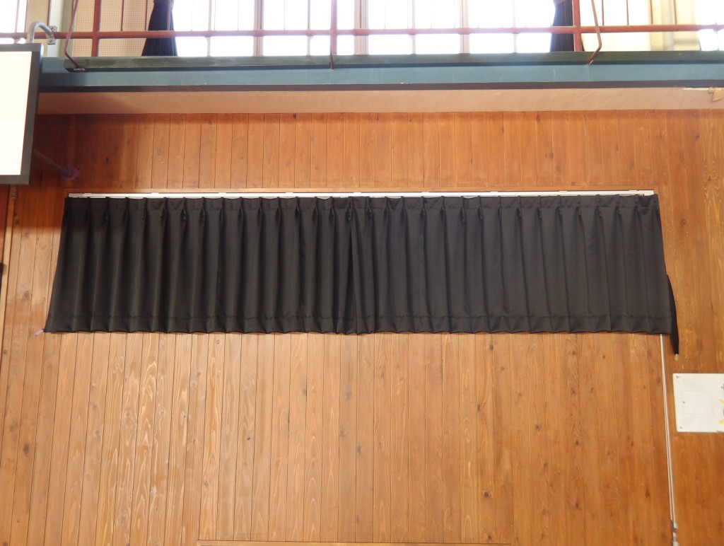 紐引きカーテン