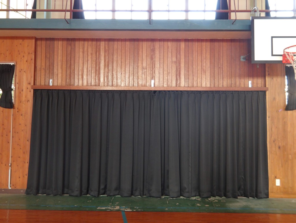 紐引きカーテン